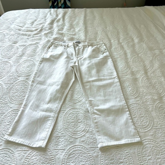 Nine West Women’s White stretch twill Chrystie Capri with slit side hem. Size 14 - Picture 10 of 16